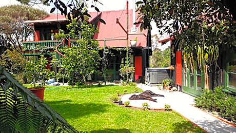 Quirky Woods - Glamping Cabins at Maketu