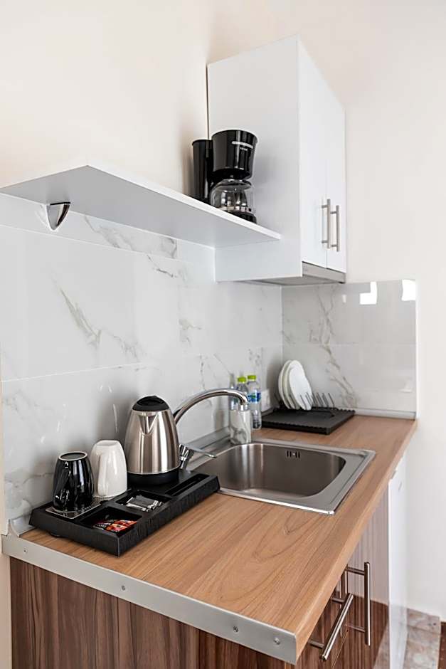 City Plaza Apartments & Rooms