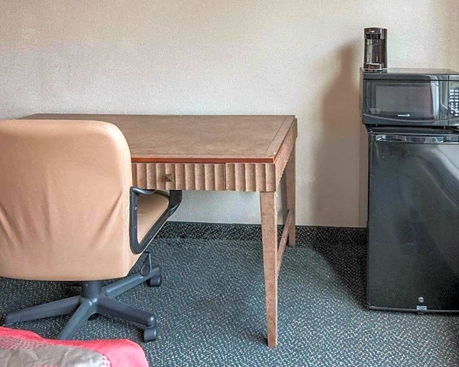 Economy Inn & Suites