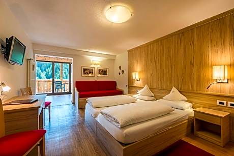 Double or Twin Room with Balcony