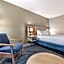 Days Inn & Suites by Wyndham Thunder Bay