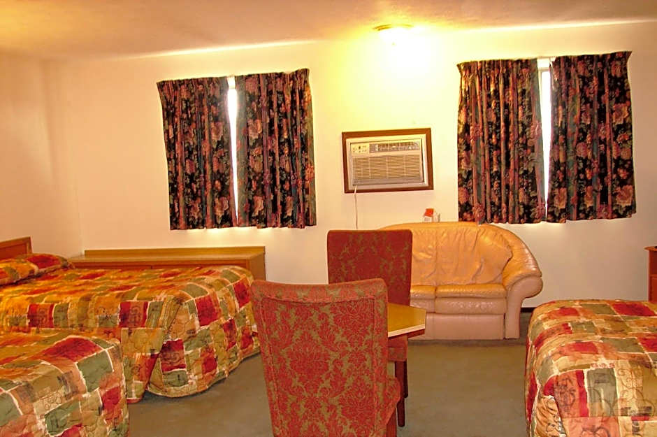 Photo 1 of 6 of Triple Room