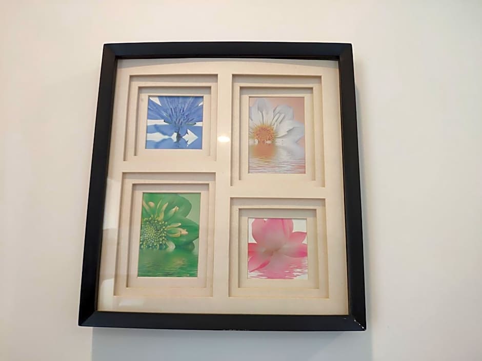 Helen's House / Close to Skytrain and Airport