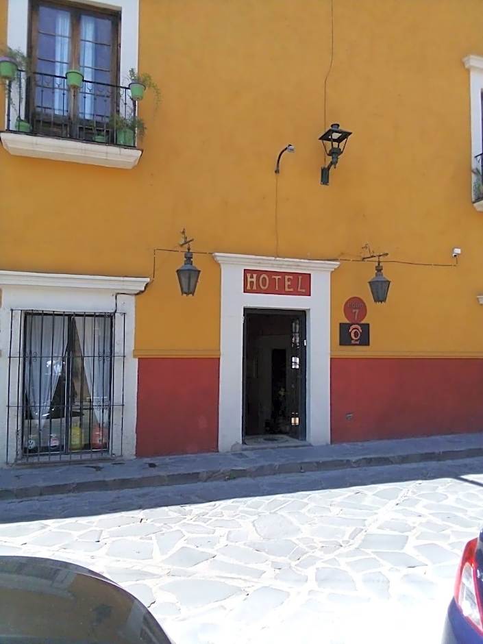 HOTEL ANA CATALINA & SUITES