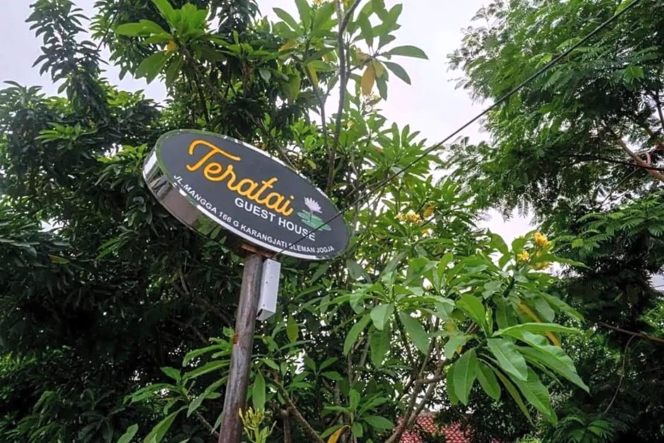 Teratai Guesthouse Mitra RedDoorz near Tugu Yogyakarta