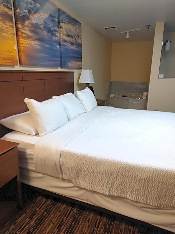 Days Inn & Suites by Wyndham Fargo 19th Ave/Airport Dome
