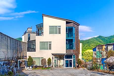 Nami Island Koi Pension