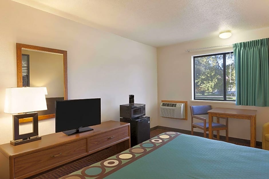 Super 8 by Wyndham Wall
