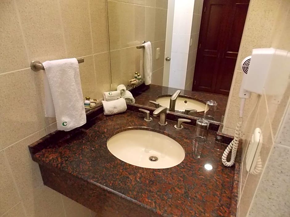 Cypres Hotel & Suites