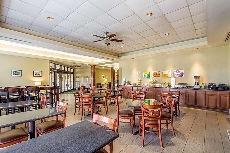 Quality Suites Milwaukee Airport