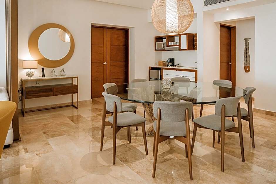 The Reef 28 - Adults Only - All Suites - Optional Gourmet All Inclusive