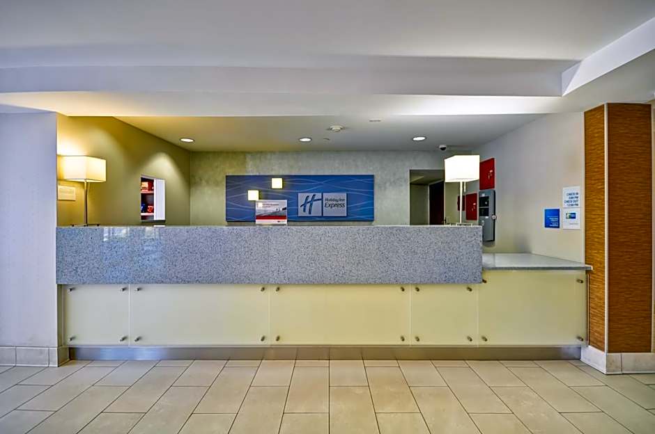 Holiday Inn Express Romulus / Detroit Airport By IHG