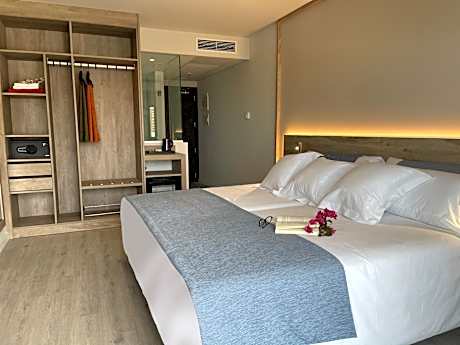 Single Room with Mountain View