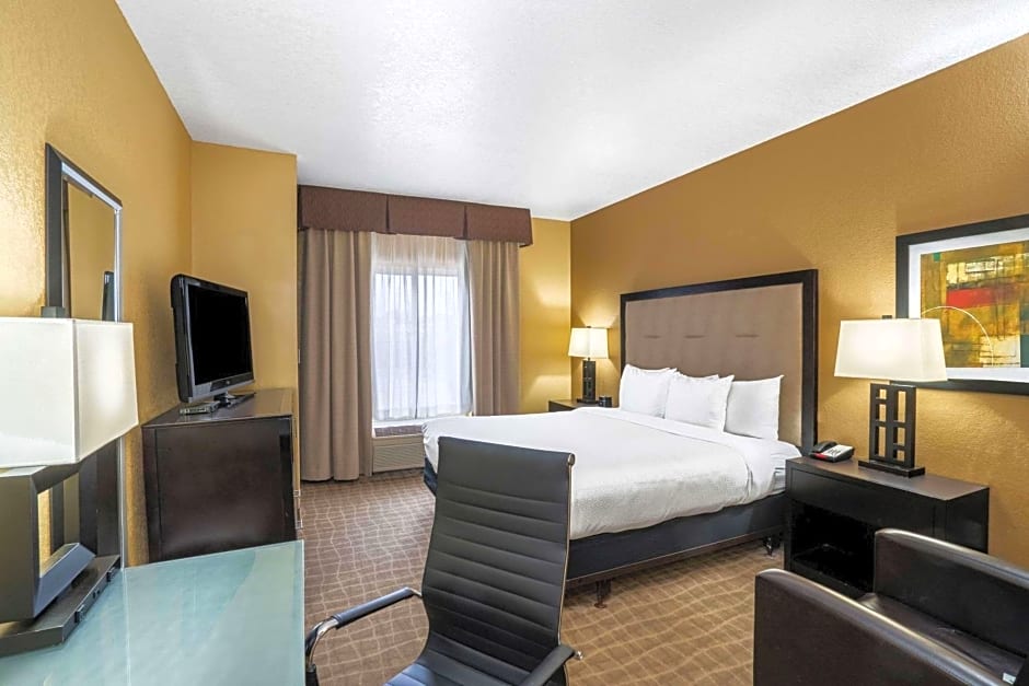 La Quinta Inn & Suites by Wyndham Hot Springs