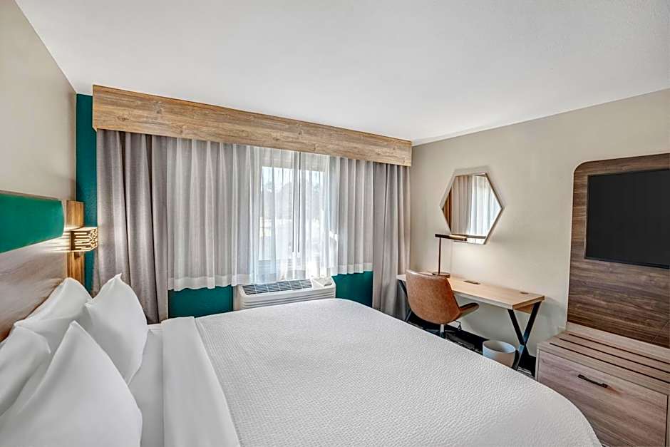 Holiday Inn Express & Suites Hayward By IHG