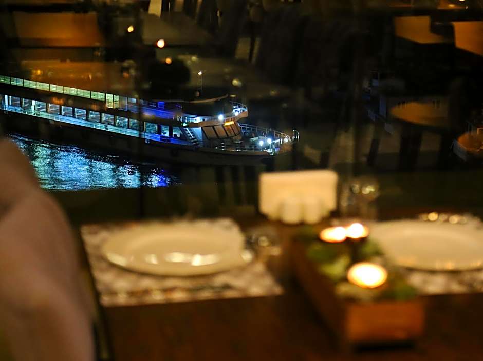 Pasaport Pier Hotel