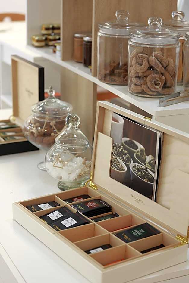 Piccadilly Rooms Restaurant and Beach