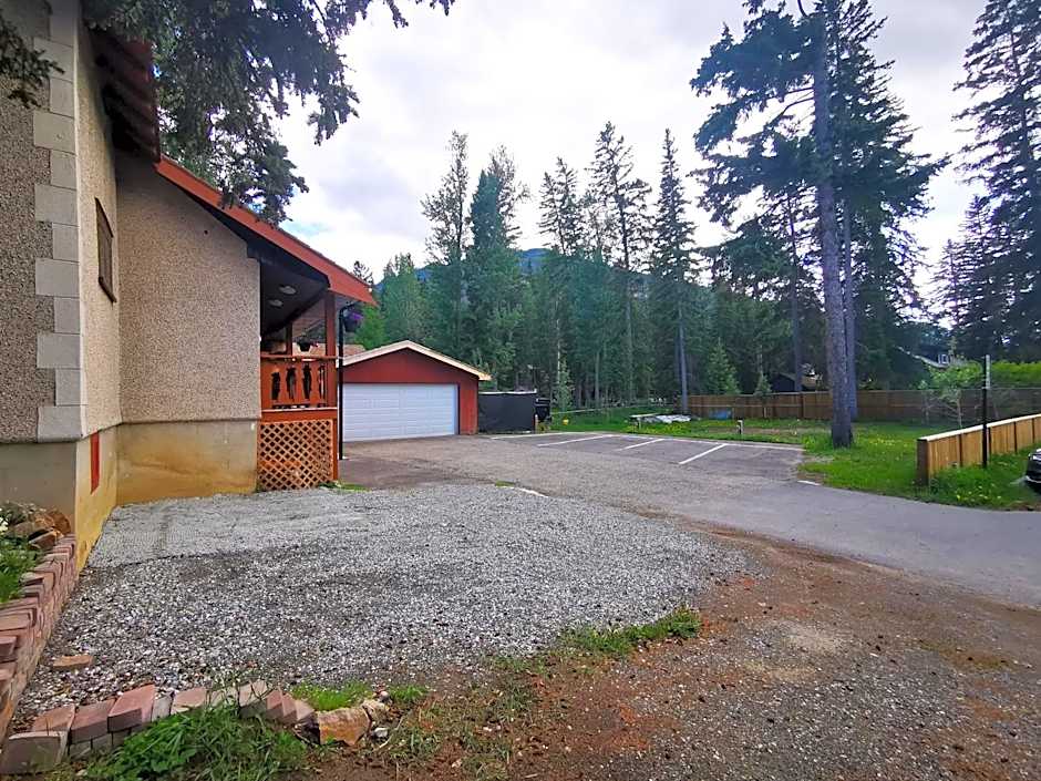 Riverfront Estate Bed&Breakfast Banff