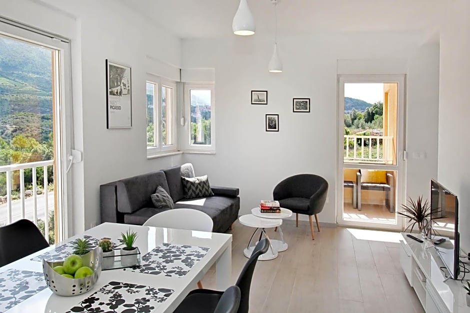 Bacan Family Apartments