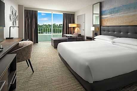 King Room - Club Level/M Club Lounge Access - Mobility Accessible with Tub