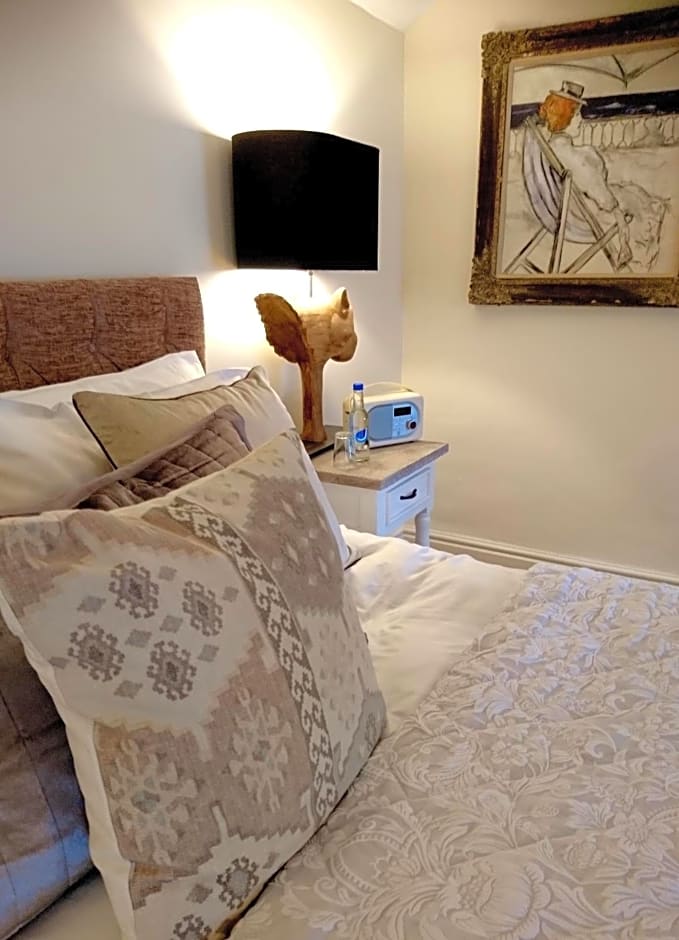 Photo 1 of 10 of Superior 1 Queen Bed