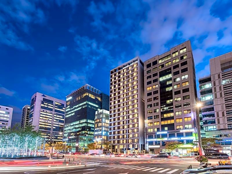 Photo 1 of 50 of Hotel Peyto Samseong