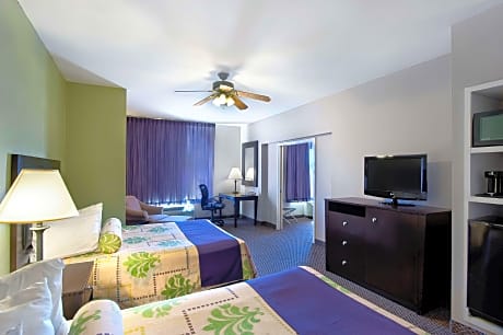 Suite-2 Rooms 3 Beds, Non-Smoking, Two Rooms, One King Bed, Two Queen Beds, Wireless High-Speed Inte
