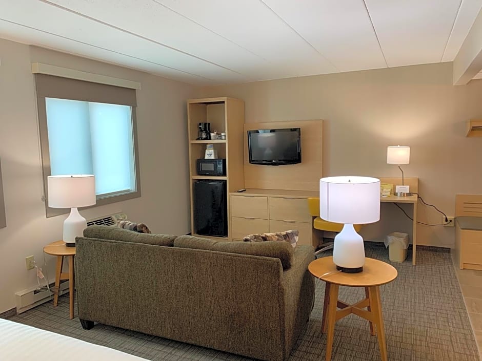 Days Inn & Suites by Wyndham Duluth by the Mall