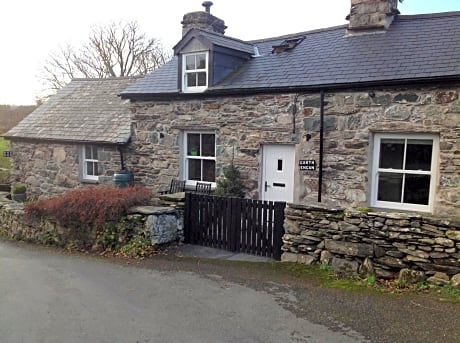 Garth Engan Private Self Contained B&B with Garden Area