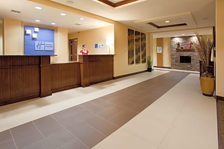 Holiday Inn Express Hotel & Suites Lamar