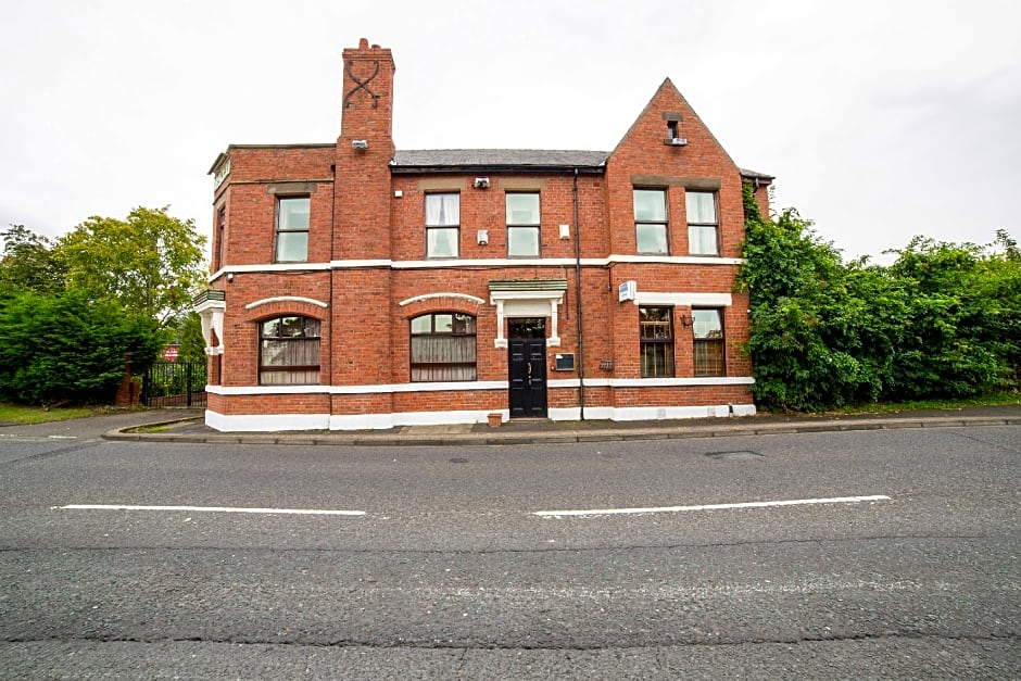 OYO The Rowers Hotel