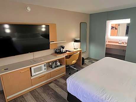 One Queen Bed with Mobility Accessible - STREETVIEW