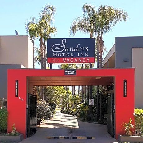 Sandors Motor Inn