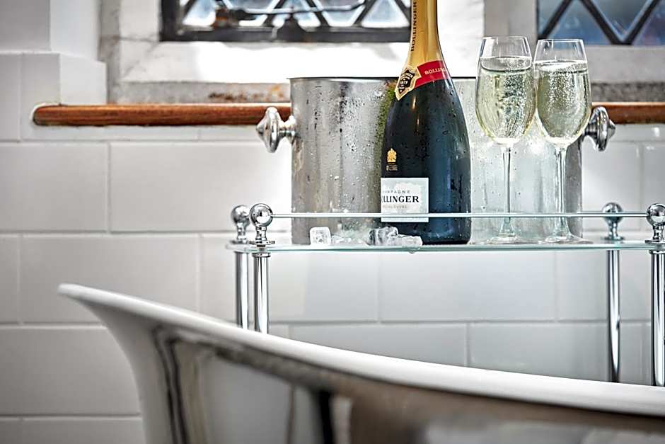 Great Fosters - Near Windsor