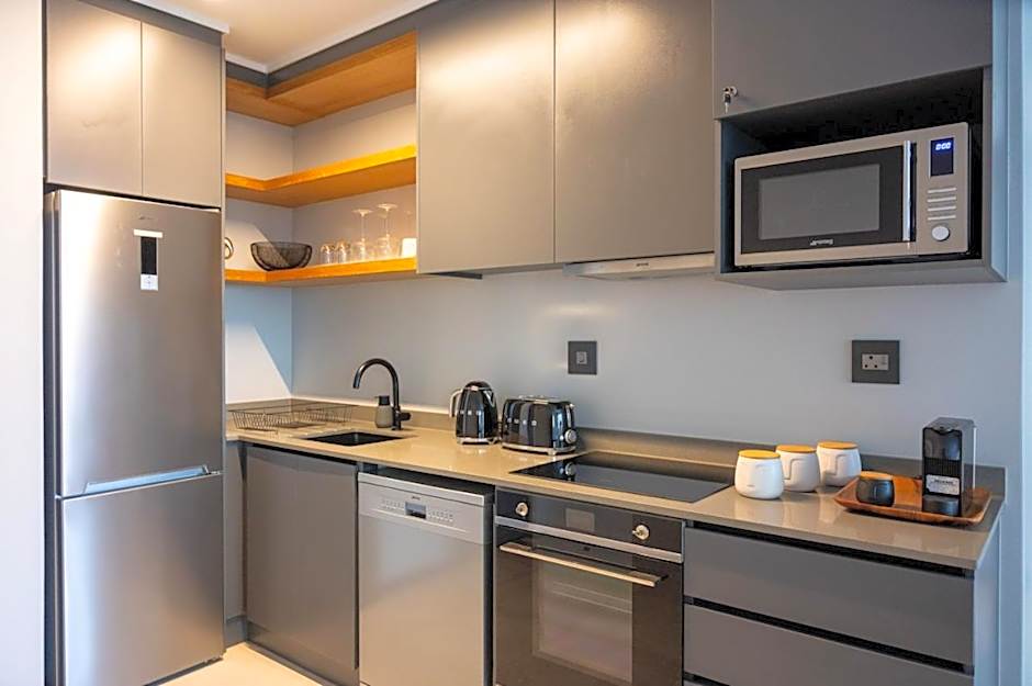 Luxury Bellagio 002 with Sea Views and Inverter