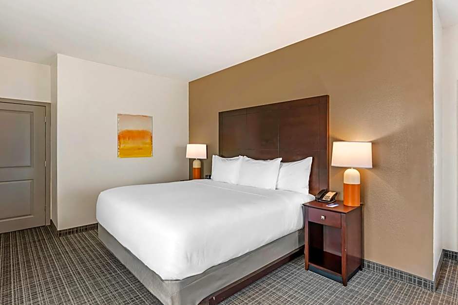 Comfort Inn & Suites Verona at Turning Stone Resort Casino
