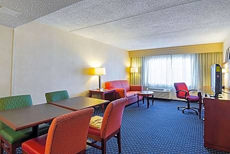 King Suite - Non-Smoking