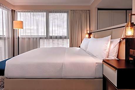 King Junior Suite with Panoramic View and Lounge Access