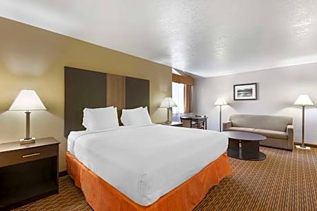 1 KING BED,NSMK,SOFABED,WIFI,REFMIC,COFMKR,DVD,CONTINENTAL BREAKFAST