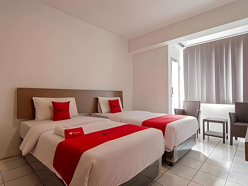 Emerald Apartel by RM.