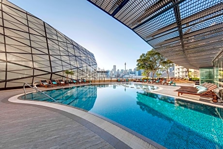 1 King 1 Bedroom City View Suite