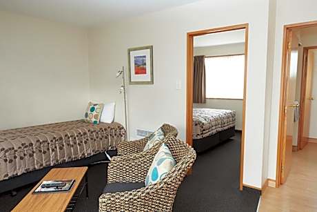 One-Bedroom Apartment King