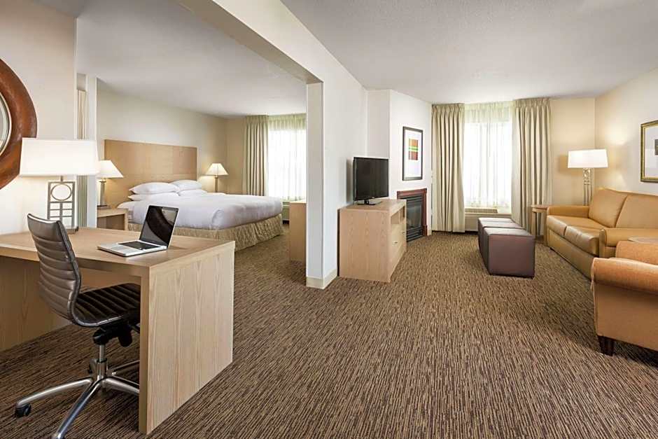 DoubleTree By Hilton Portland Tigard
