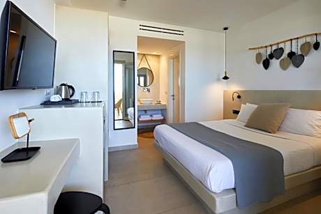 Deluxe Suite with outdoor heated Hot Hydromassage Tub