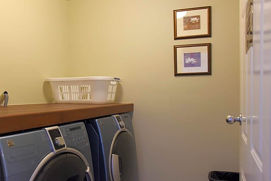 Gibsons Garden Hotel