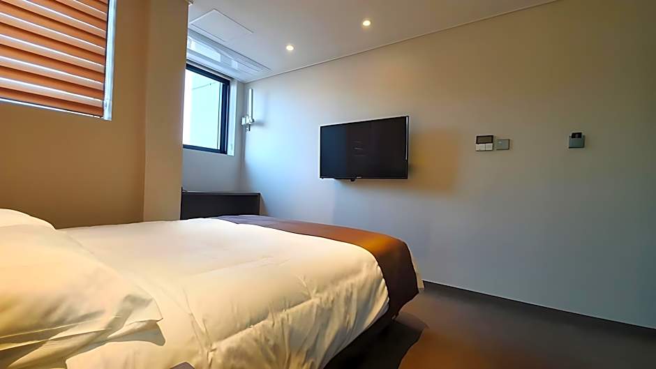 Grand Millions Hotel 