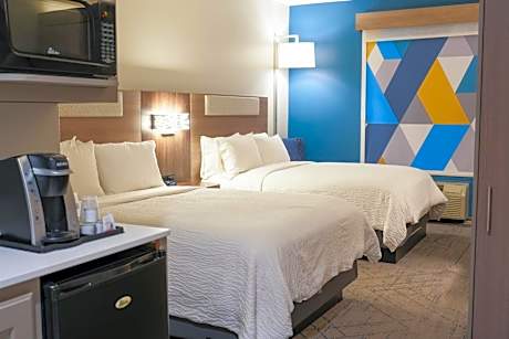 Queen Room with Two Queen Beds - Mobility Access Tub/Non-Smoking