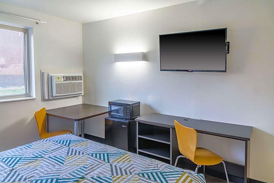 Motel 6-Sedalia, MO