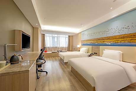 Family Room with 2 Beds