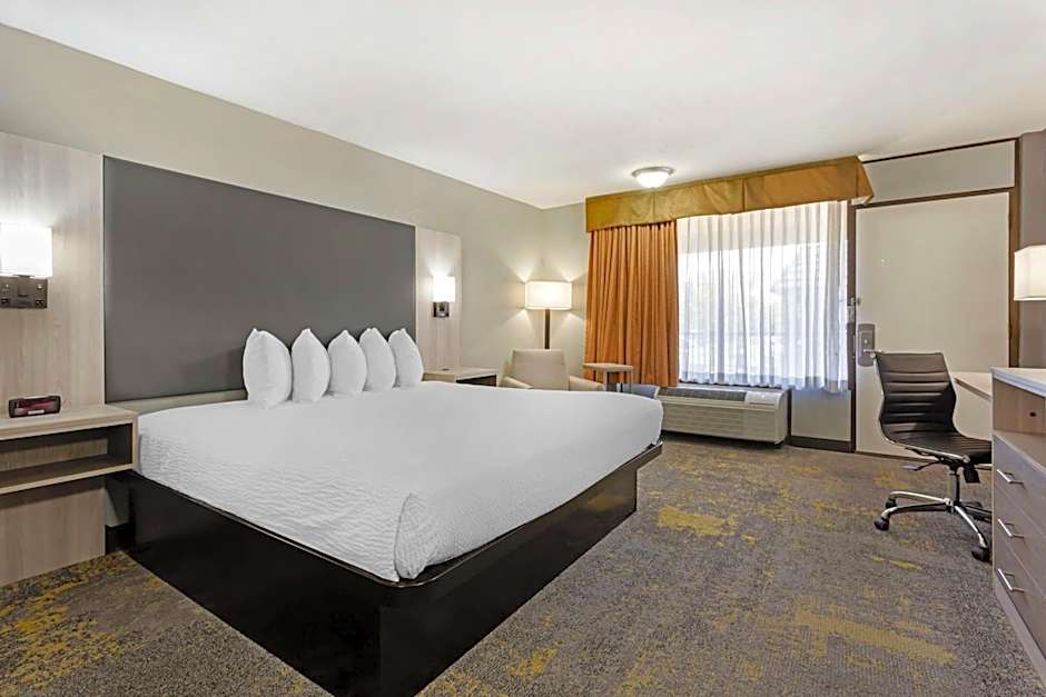 Best Western Plus Weston Inn